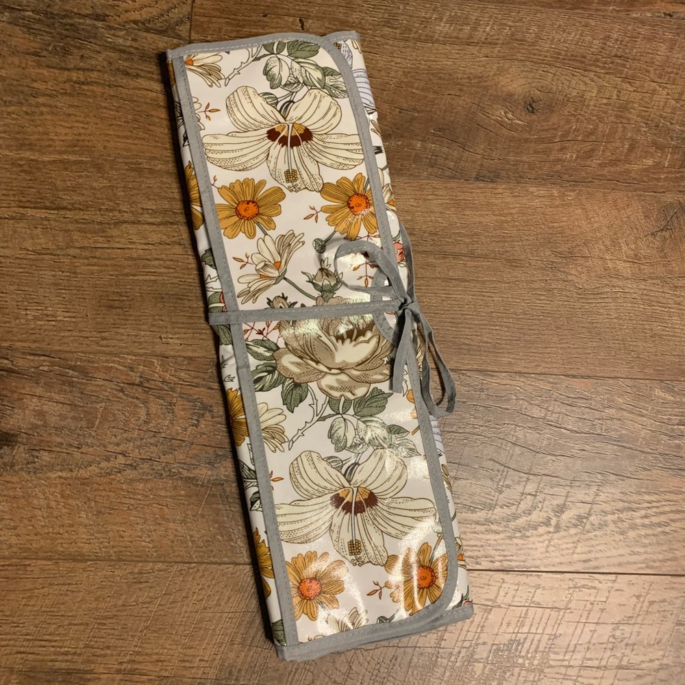Plunder Jewelry Roll Organizer
